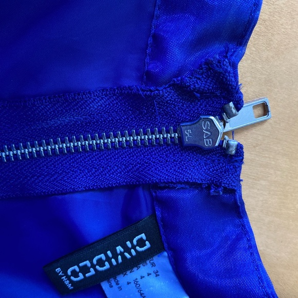 2 for $12 💖 H&M Divided Fairycore Bright Blue Shiny Mini Skirt Size 4 - Picture 2 of 5